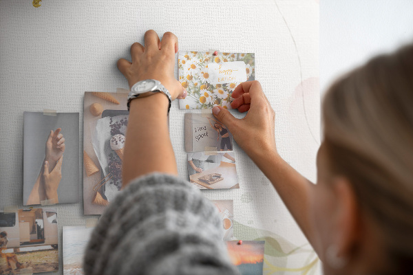Tableau en liège déco Feuilles délicates sur fond pastel