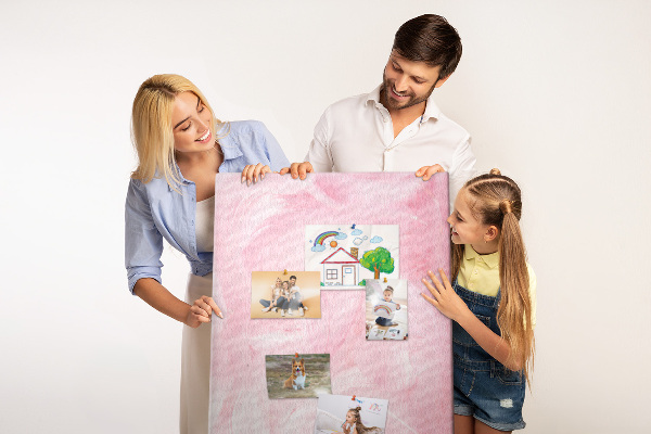 Tableau en liège déco Délicates plumes roses en arrière-plan