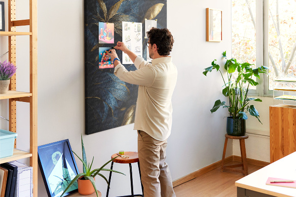 Tableau en liège déco Feuilles dorées sur fond sombre