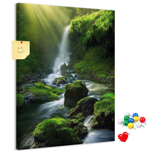 Tableau en liège déco Vallée verdoyante avec une cascade et un ruisseau