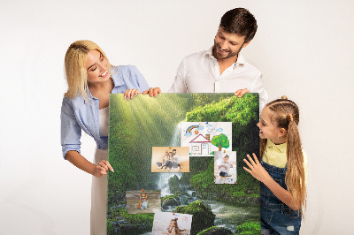 Tableau en liège déco Vallée verdoyante avec une cascade et un ruisseau