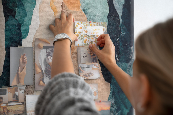 Tableau en liège fantaisie Vagues abstraites de couleurs aux tons doux