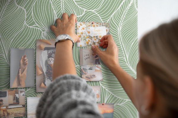 Tableau en liège fantaisie Feuilles délicates sur fond vert