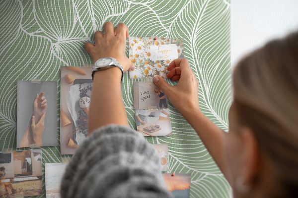 Tableau en liège fantaisie Feuilles délicates sur fond vert