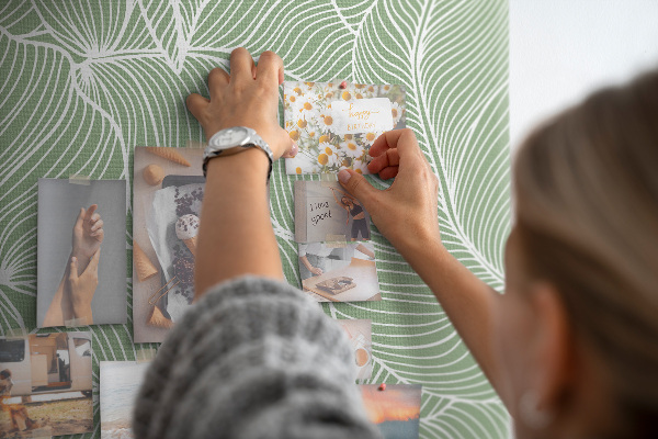 Tableau en liège fantaisie Feuilles délicates sur fond vert