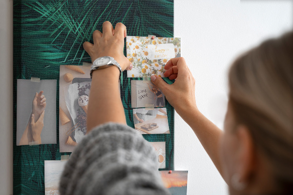 Tableau en liège fantaisie Feuilles tropicales aux teintes vert foncé