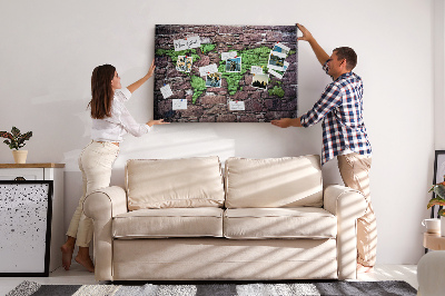 Tableau en liège Carte du monde verte sur un mur de pierre