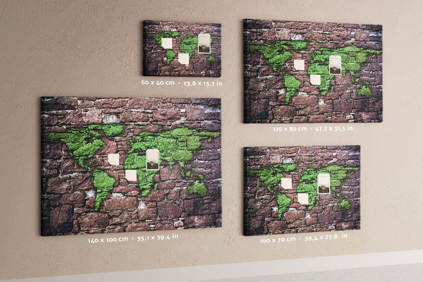 Tableau en liège Carte du monde verte sur un mur de pierre