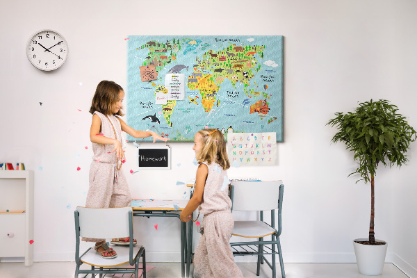 Tableau affichage liège Carte du monde colorée avec animaux et continents