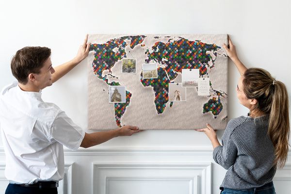 Tableau en liège Carte du monde colorée avec des carrés