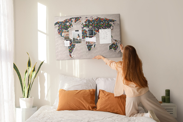 Tableau en liège Carte du monde colorée avec des carrés