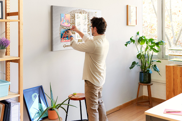 Tableau de liège Un arbre généalogique avec des branches ramifiées