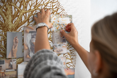 Tableau de liège Un arbre généalogique avec des branches ramifiées