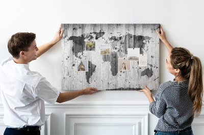 Tableau de liège Une carte du monde sur un fond de planches de bois