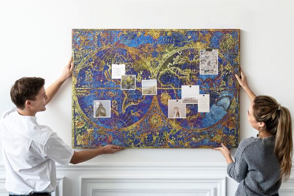 Tableau en liège Une ancienne carte du monde aux couleurs chatoyantes