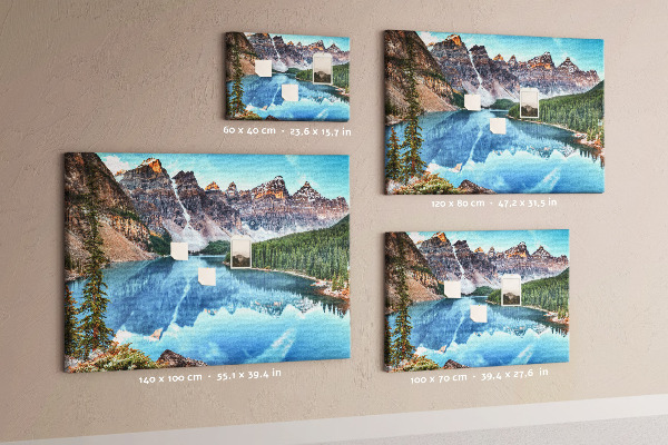 Tableau affichage liège Le paysage montagneux se reflète dans le lac