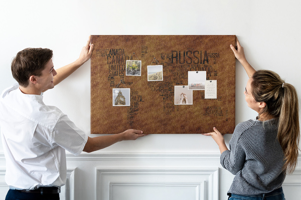 Tableau affichage liège Carte du monde avec les noms des pays.