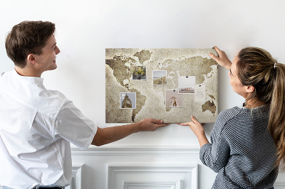 Tableau de liège Une carte du monde à l'ancienne en arrière-plan.