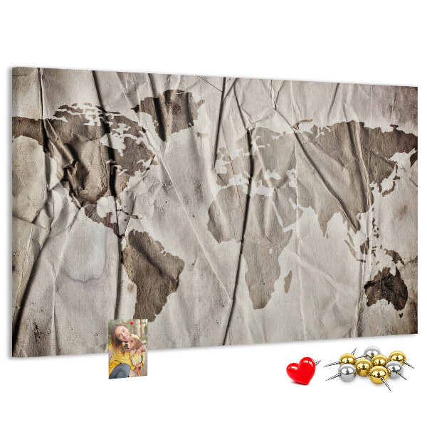 Tableau affichage liège Une carte du monde abîmée sur fond de papier