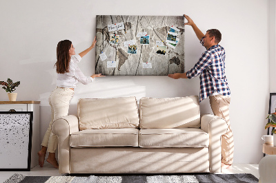 Tableau affichage liège Une carte du monde abîmée sur fond de papier