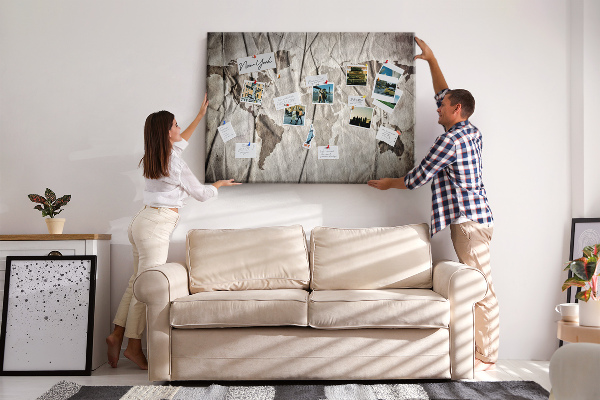 Tableau affichage liège Une carte du monde abîmée sur fond de papier