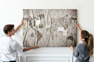 Tableau affichage liège Une carte du monde abîmée sur fond de papier