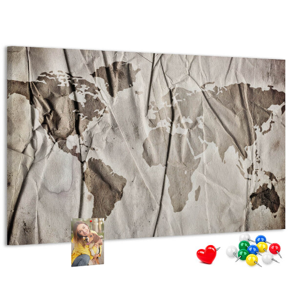 Tableau affichage liège Une carte du monde abîmée sur fond de papier