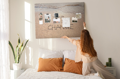 Tableau affichage liège Des changements inscrits dans le sable de la plage