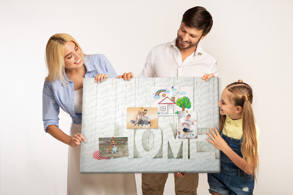 Tableau de liège Inscription HOME stylisée sur fond blanc