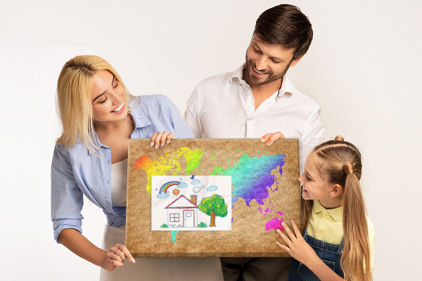 Tableau affichage liège Carte du monde colorée sur fond marron