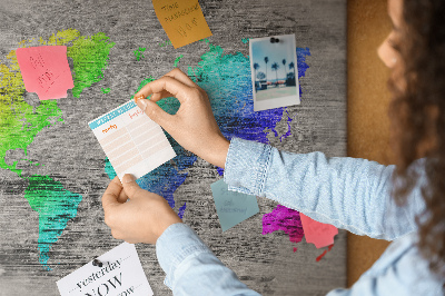 Tableau en liège Carte du monde colorée sur fond gris