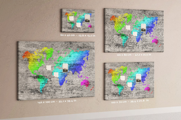 Tableau en liège Carte du monde colorée sur fond gris
