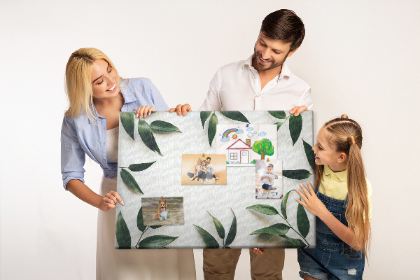 Tableau en liège Feuilles disposées dans un arrangement délicat et minimaliste