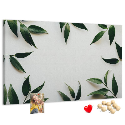 Tableau en liège Feuilles disposées dans un arrangement délicat et minimaliste