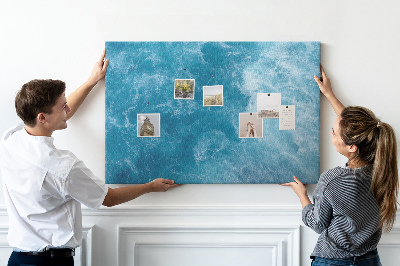 Tableau en liège Le bleu profond des vagues et de l'écume de la mer