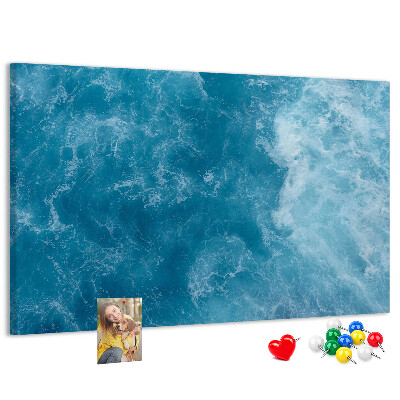 Tableau en liège Le bleu profond des vagues et de l'écume de la mer