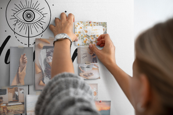 Tableau affichage liège L'aventure du symbole de l'œil et de la flèche