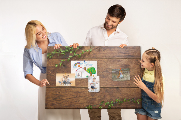 Tableau en liège Bois naturel avec des branches vertes