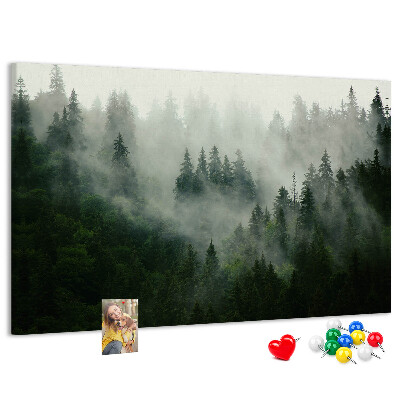 Tableau de liège Une forêt brumeuse à l'atmosphère mystérieuse.