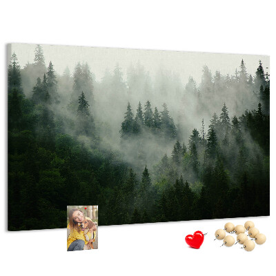 Tableau de liège Une forêt brumeuse à l'atmosphère mystérieuse.