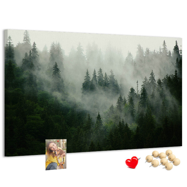Tableau de liège Une forêt brumeuse à l'atmosphère mystérieuse.