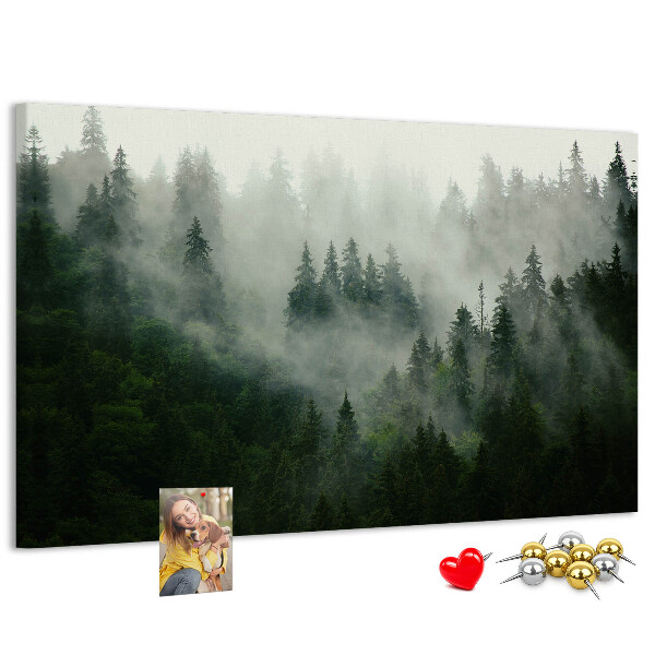 Tableau de liège Une forêt brumeuse à l'atmosphère mystérieuse.