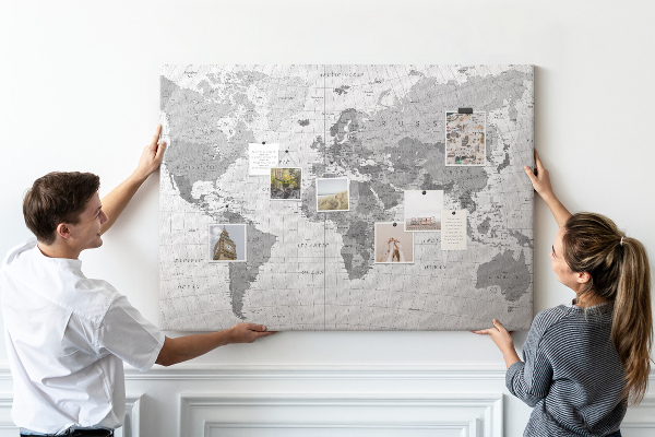 Tableau de liège Carte du monde détaillée en nuances de gris