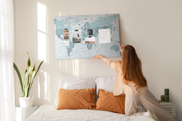 Tableau en liège Carte du monde en nuances de bleu.