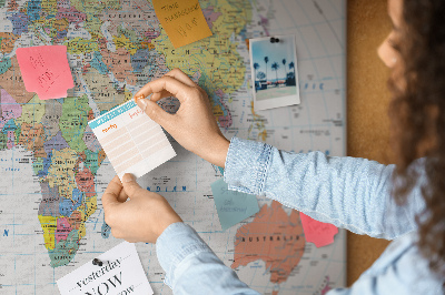 Tableau en liège Carte du monde avec les continents colorés