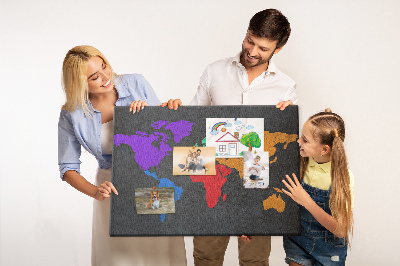 Tableau en liège Carte du monde colorée sur fond sombre