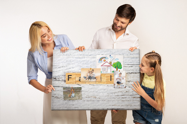 Tableau affichage liège Souvenirs de famille sur fond de bois