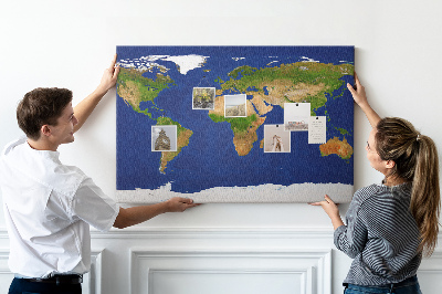 Tableau affichage liège Carte du monde avec des punaises de couleur.