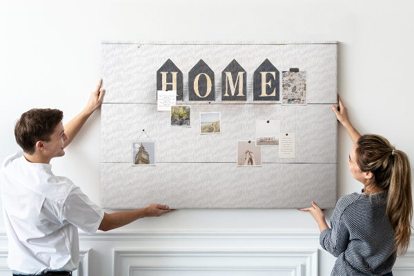 Tableau affichage liège Lettres stylisées sur fond en bois