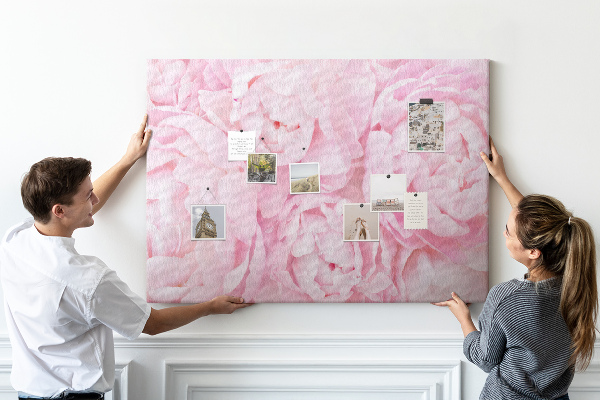 Tableau de liège Pivoines roses dans une teinte délicate.